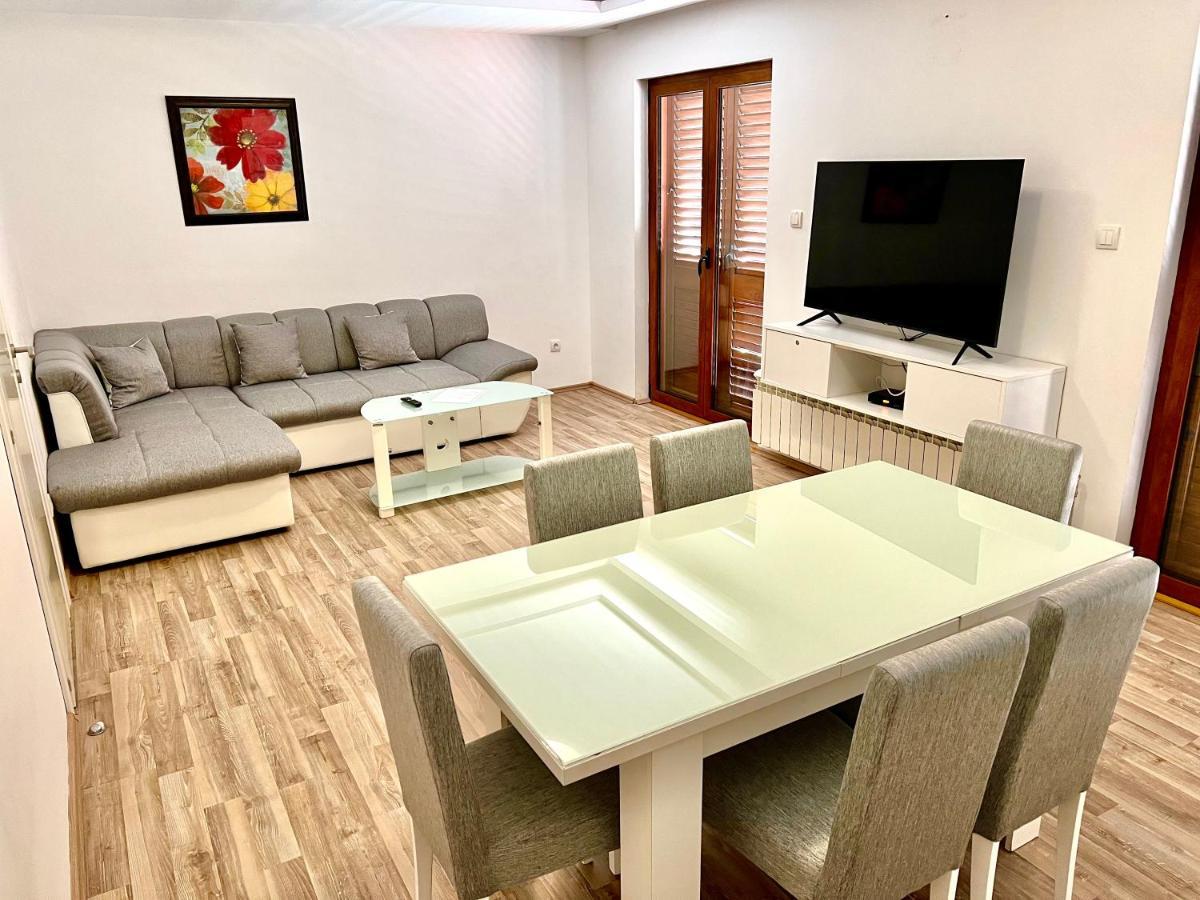 Apartments Family 蒂瓦特 外观 照片
